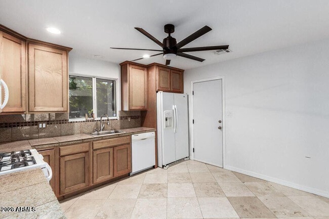 Building Photo - 7544 E Kimsey Ln