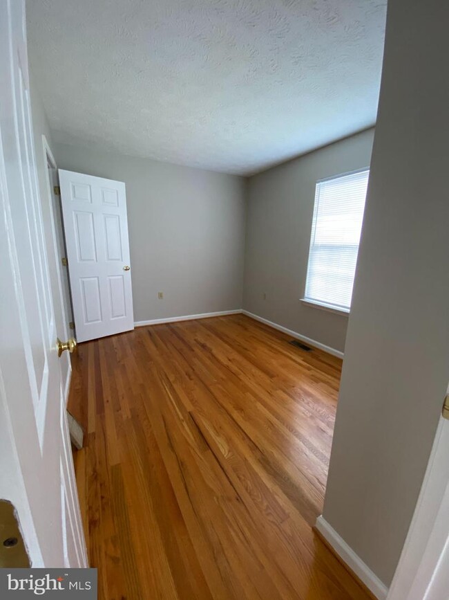 Building Photo - 315 Stratford Dr