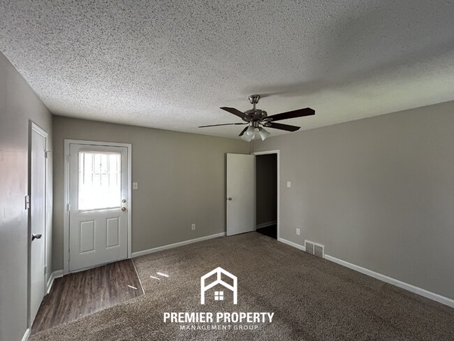 Building Photo - Charming 3 Bedroom Rental on Palgrave Lane - Open Kitchen & Fenced Yard