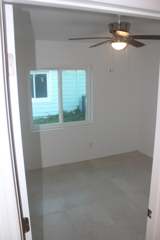 Building Photo - 1123 8th Ave Dr E