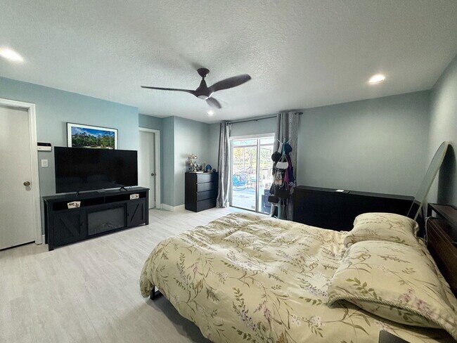 Building Photo - 9135 San Ambrosio Dr