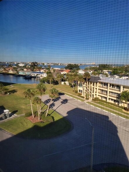 Building Photo - 4650 Cove Cir