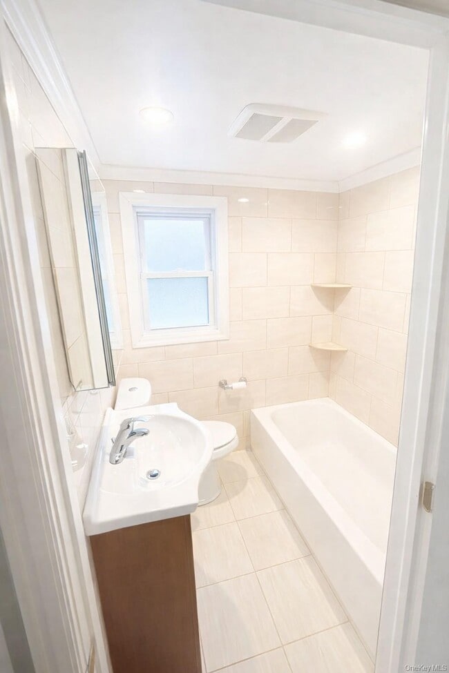 Building Photo - 178 Adirondack Dr