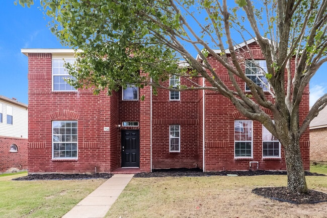 Building Photo - 716 Twin Creek Dr