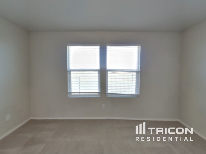 Building Photo - 5120 Saddle Clb Dr
