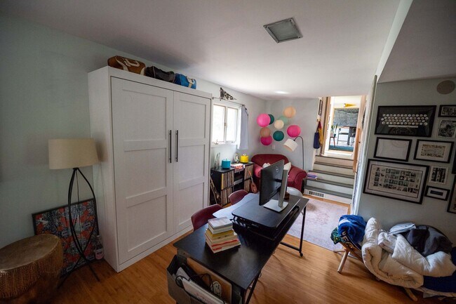 Building Photo - Short Term Rental Family Home