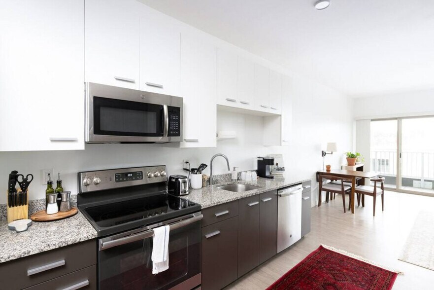 Building Photo - 211 W Mineral St