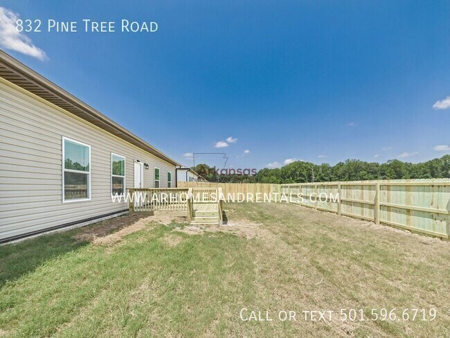 Building Photo - 832 Pine Tree Rd