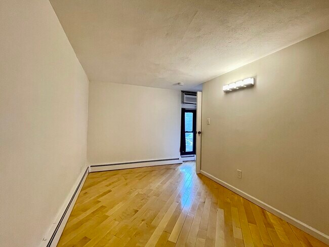 Building Photo - 1643 Cambridge St