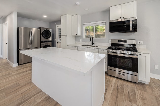 Building Photo - 1421.5 Viejas View Ln