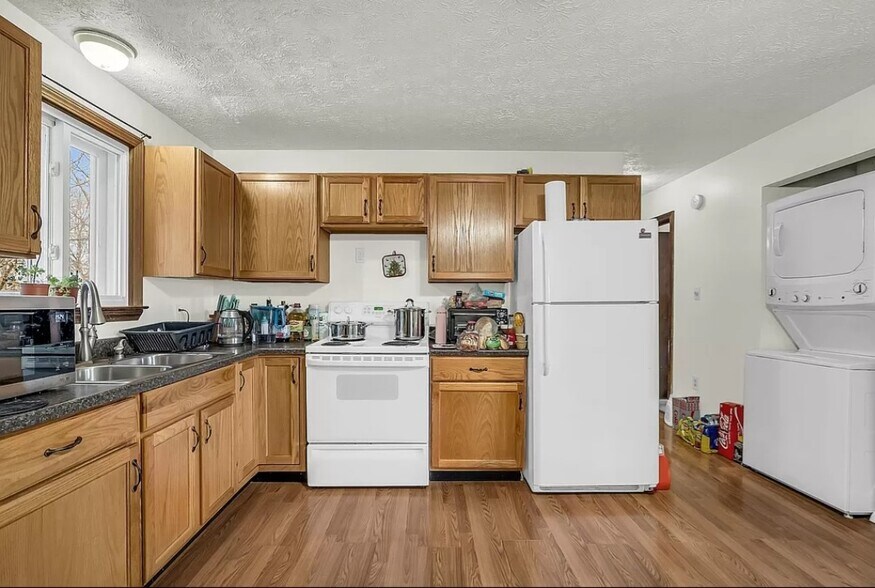 Building Photo - 30 Enfield St