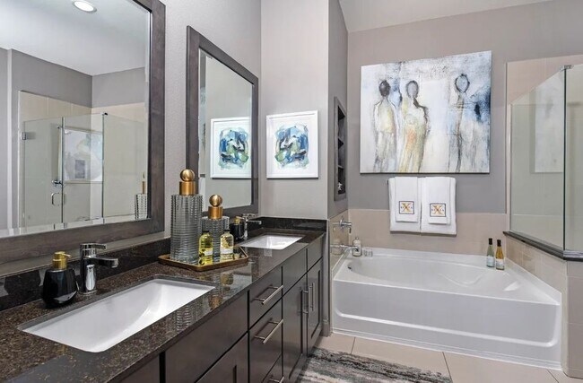 Building Photo - Ultra Luxury, Across from West End, Exquis...