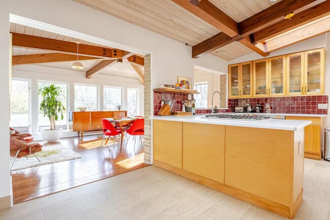 Building Photo - 2720 N Fillmore St