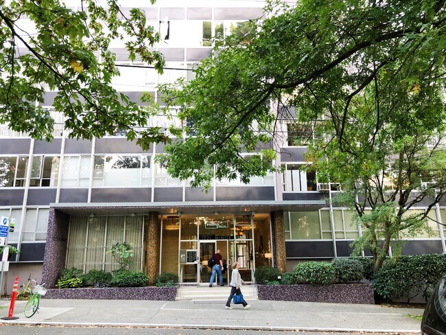 Secure front entrance - 1221 Minor Ave