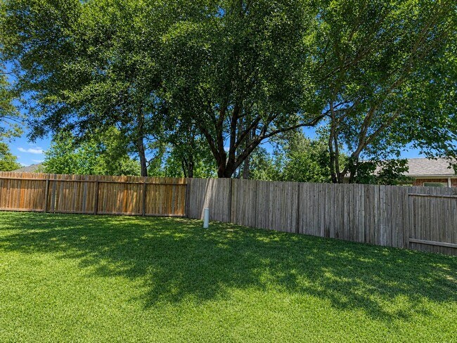 Building Photo - 1011 Backland Ct