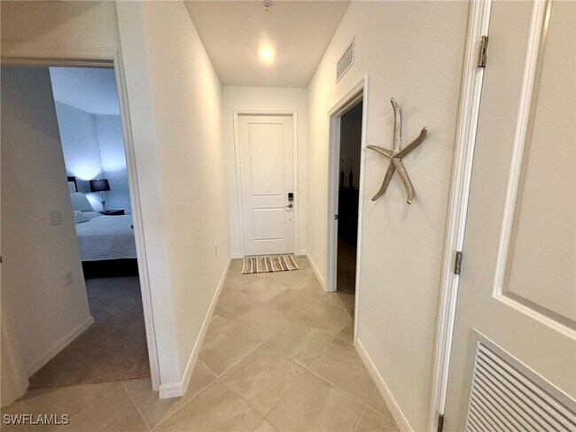 Building Photo - 15275 Grn Acrs Ave