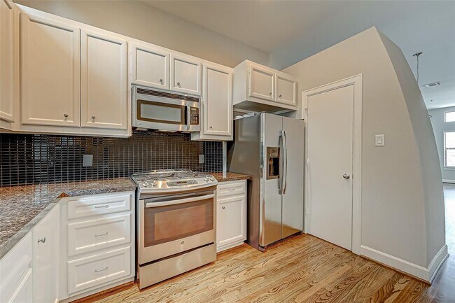 Building Photo - 2710 Hullsmith Dr