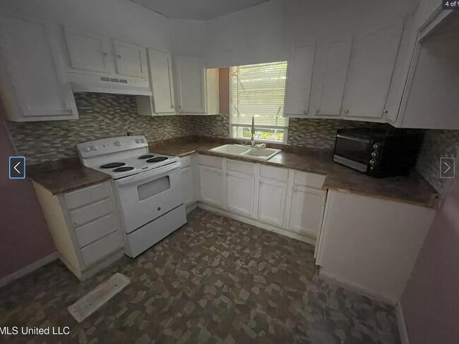 Building Photo - $99 Limited Time Move in Special! HUD Frie...