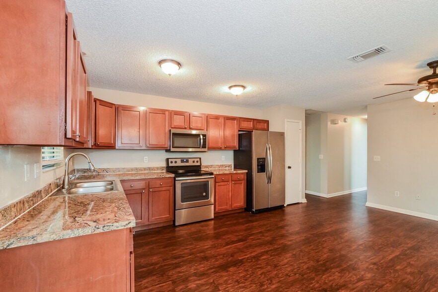 Building Photo - 321 Alba Ln
