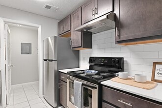 Building Photo - Waldan Pond Apartments