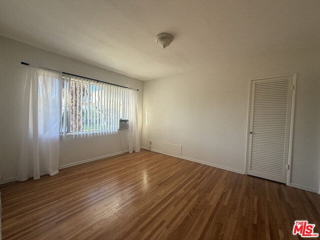 Building Photo - 742 S Plymouth Blvd