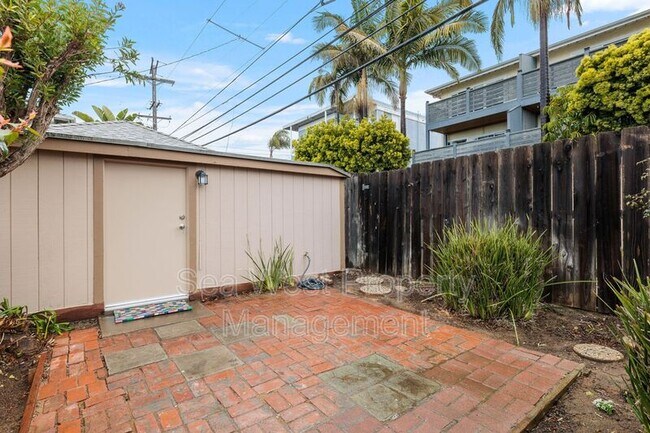 Building Photo - 2409 Newcastle