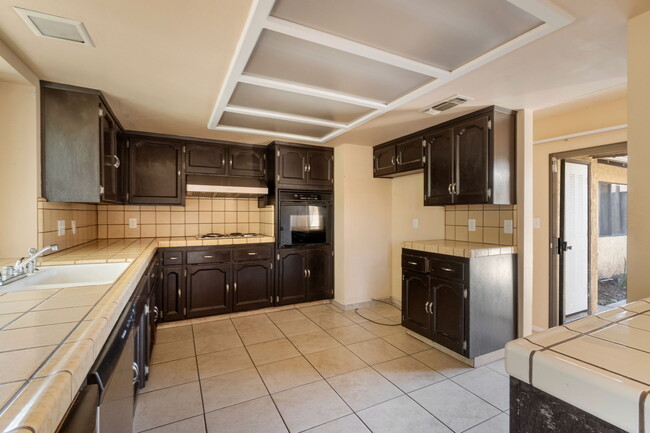 center of kitchen - 5079 E BREMER AVE