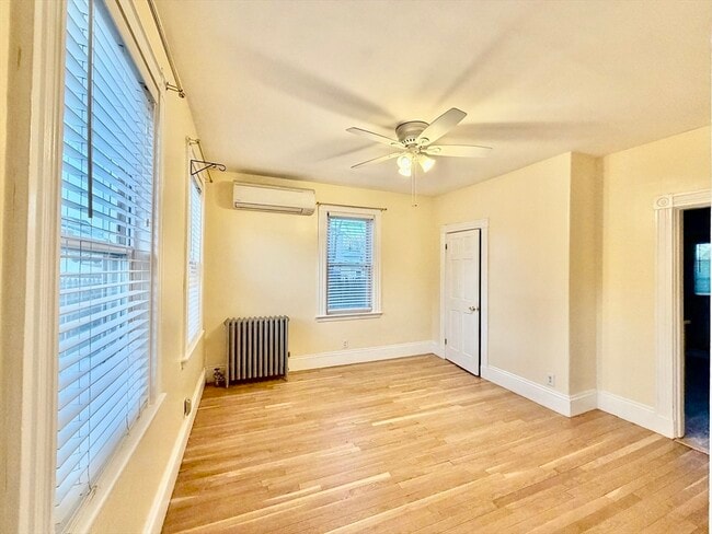 Building Photo - 12 Hall Pl