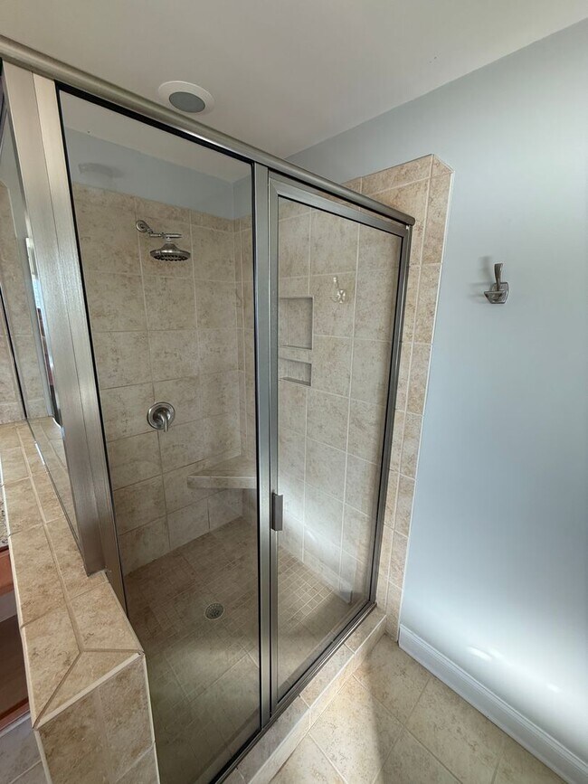 Building Photo - Amazing home with custom touches and in-ground pool