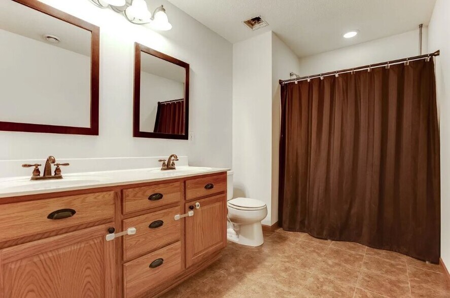 Building Photo - 15346 Flower Way
