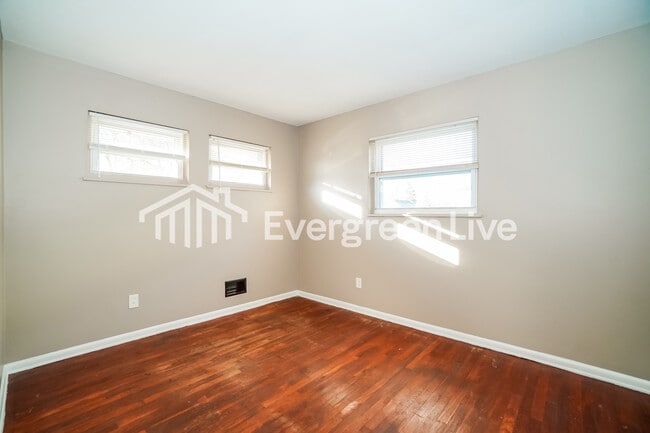 Building Photo - 3378 Roswell Dr