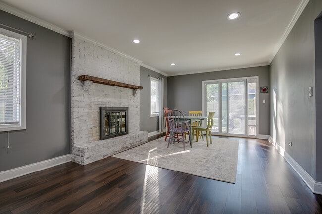 Building Photo - 523 Hawley Ct