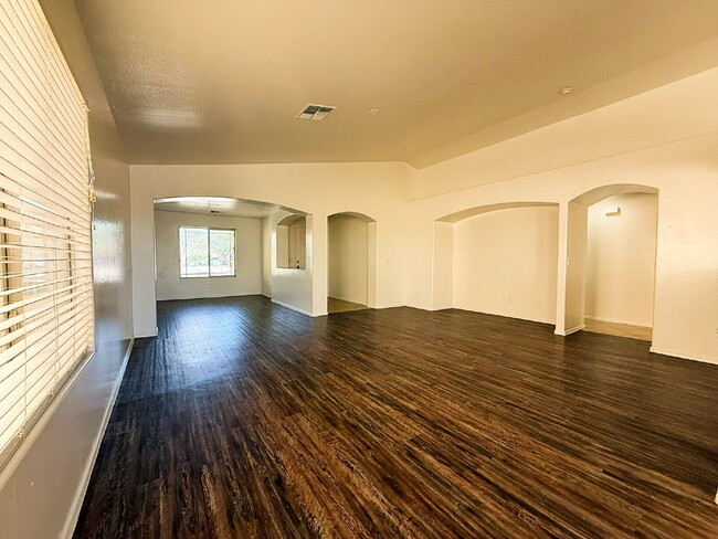 Building Photo - Freshly Painted 1-Story Home with Spacious...