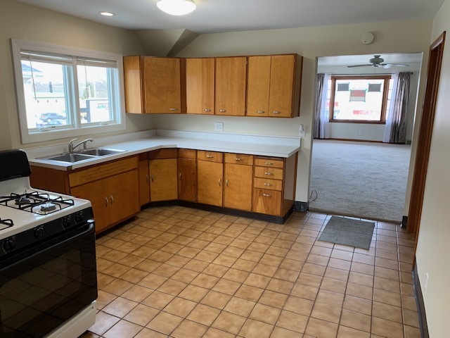 Plenty of Counter Space - 8 S Lincolnway St
