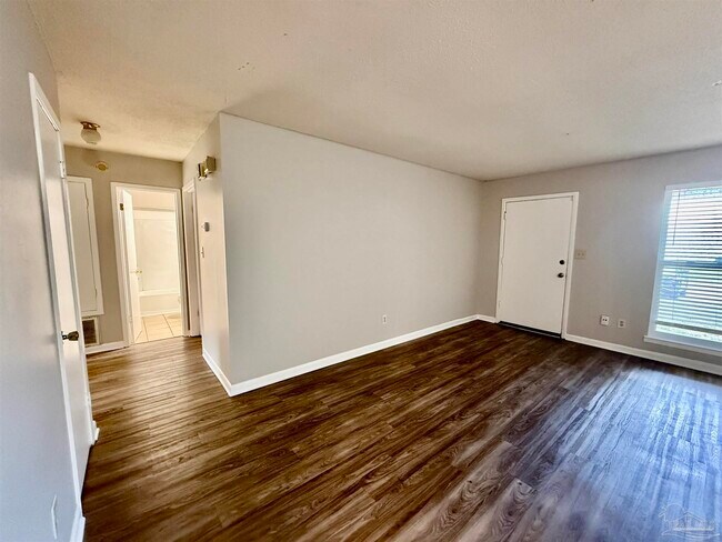 Building Photo - 3228 Santa Rosa Dr