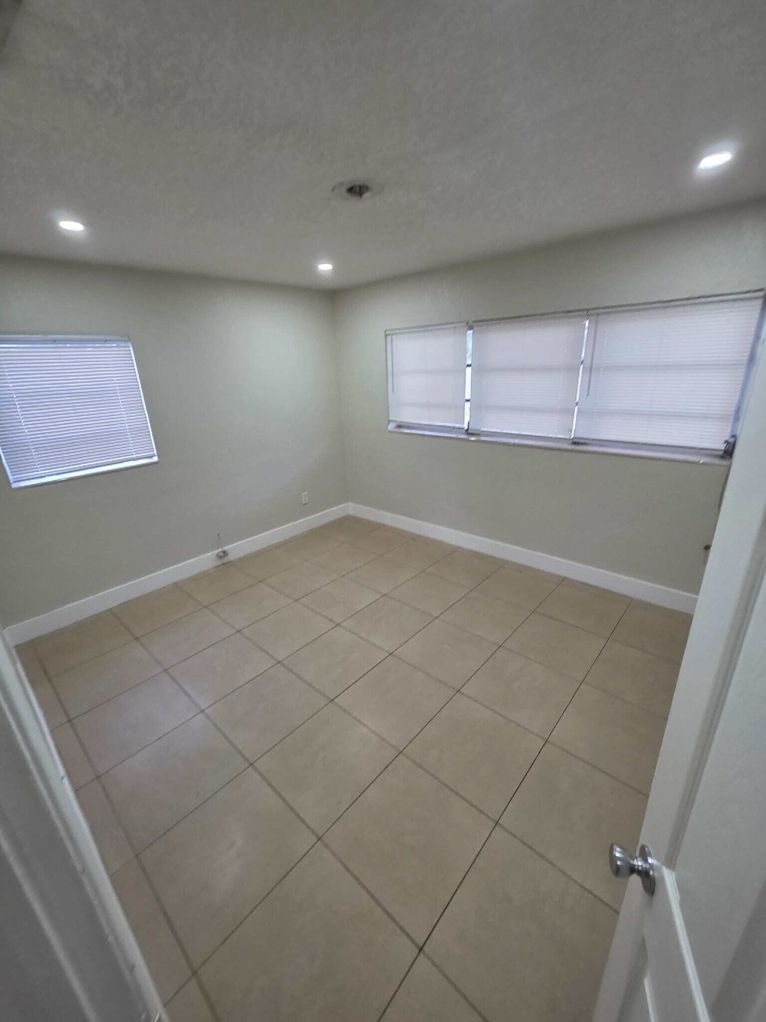 Building Photo - 341 Delaware Ave