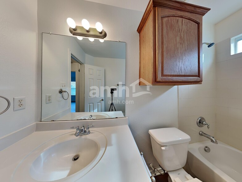 Building Photo - 4825 Summer Oaks Ln
