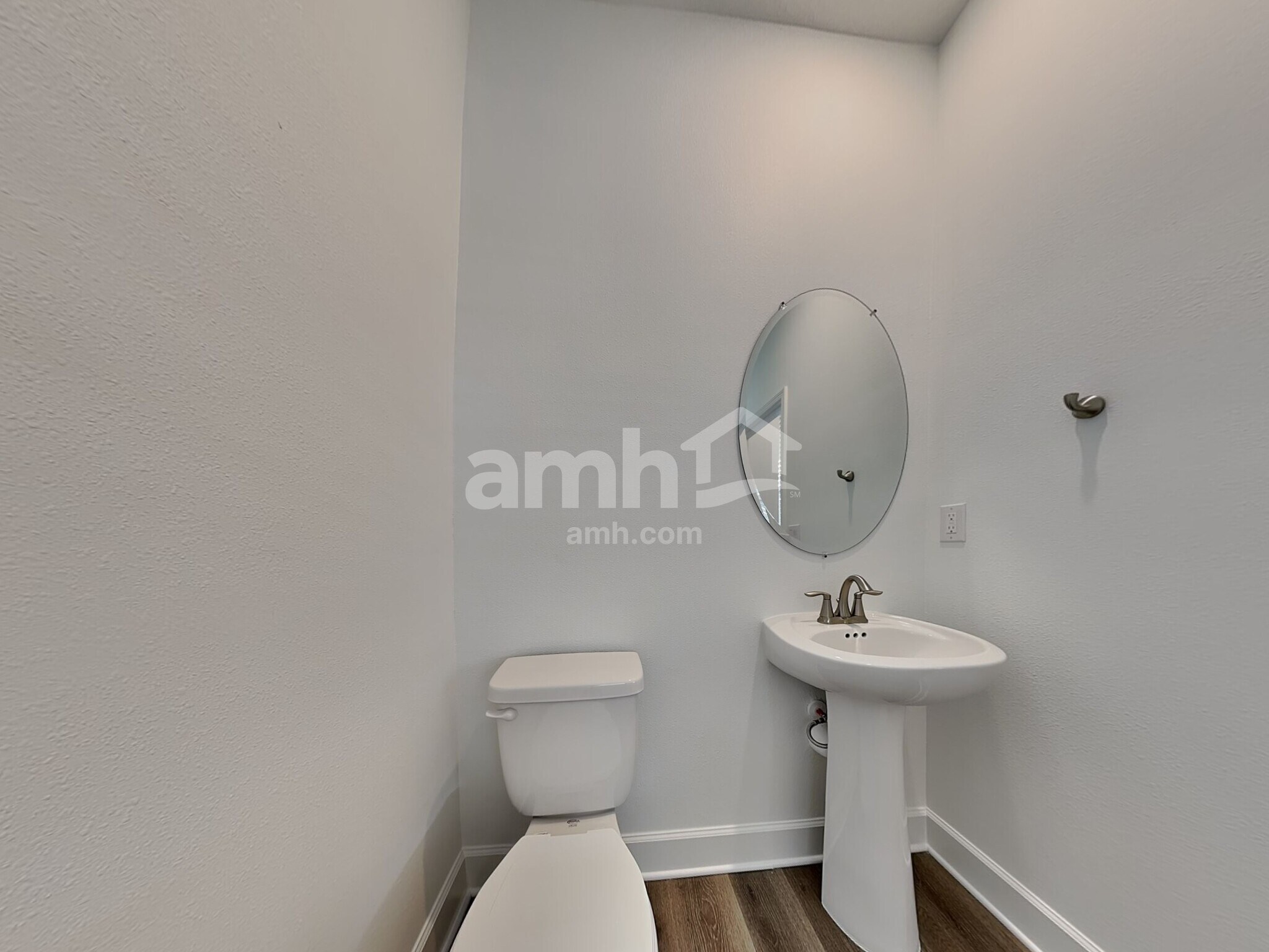 Building Photo - 2908 20th Ave W