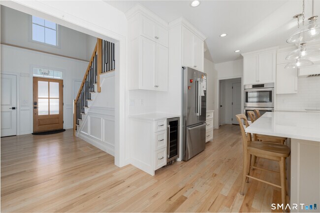 Building Photo - 112 Stallion Dr