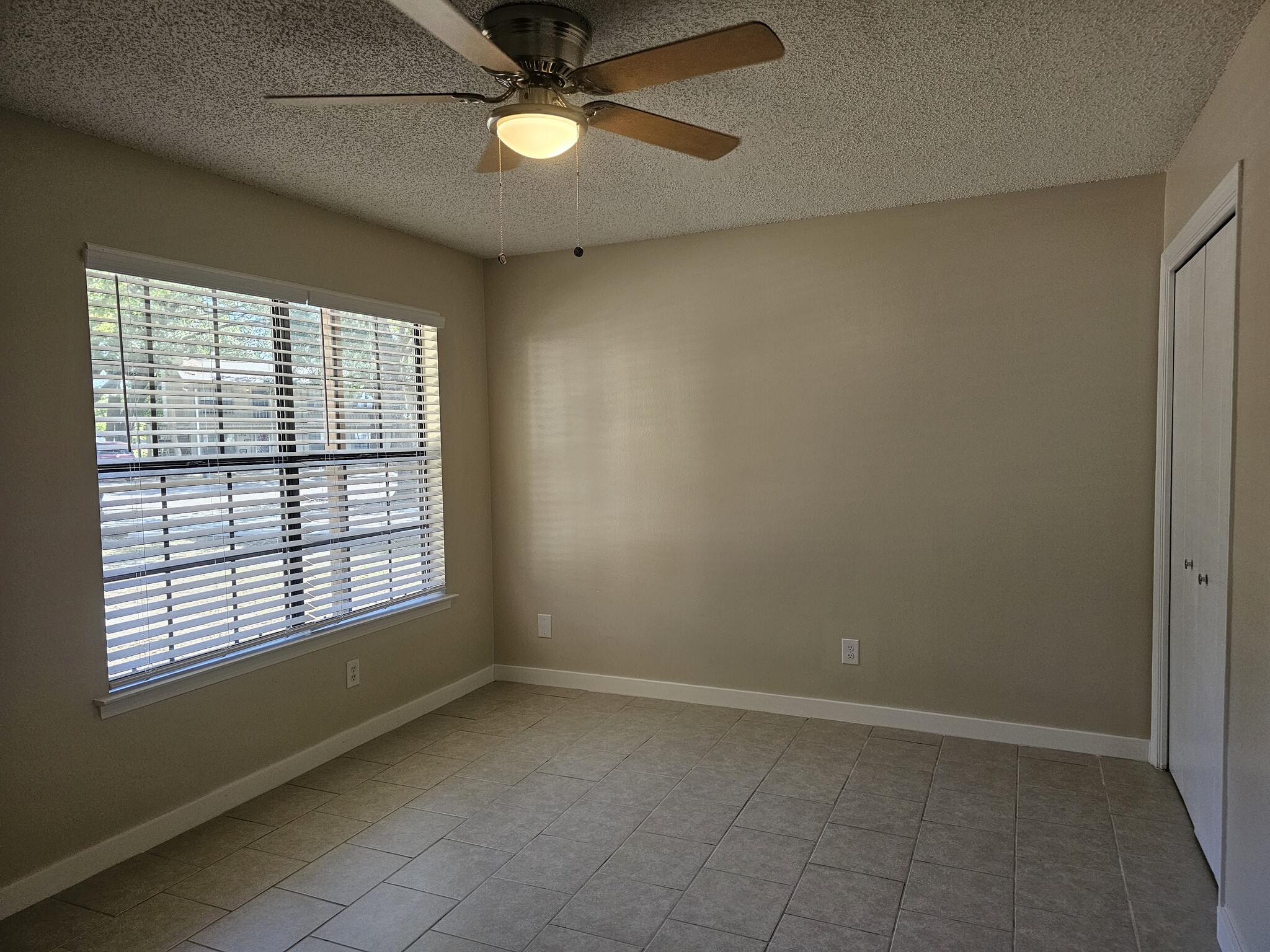 master bedroom - 2811 Langley Ave