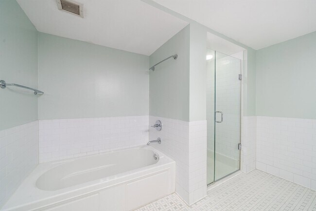 Building Photo - 700 Grove St