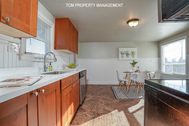 Building Photo - 8437 S M St