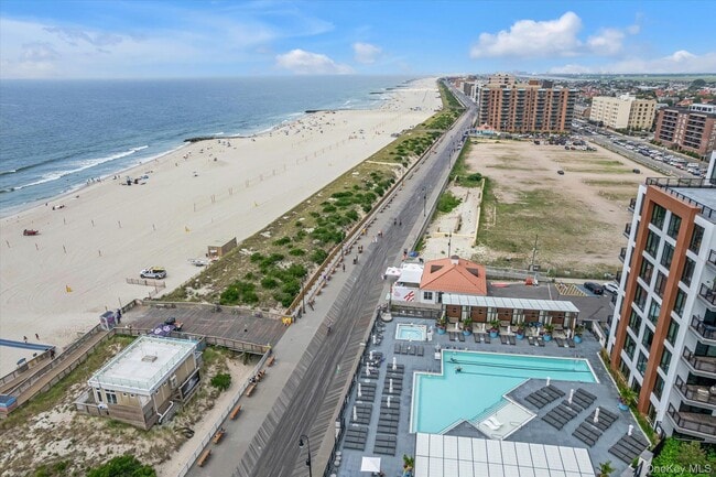 Building Photo - 140 Boardwalk