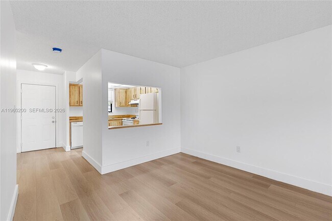 Building Photo - 6061 Shaker Wood Cir