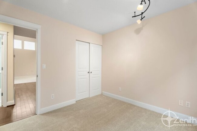 Building Photo - 2903 NE 184th Ave