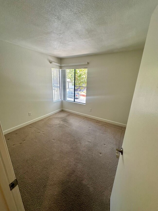 Building Photo - $4,095 4 Bed / 2.5 Bath House in Poway