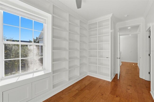 Building Photo - 815 Lake Evalyn Dr