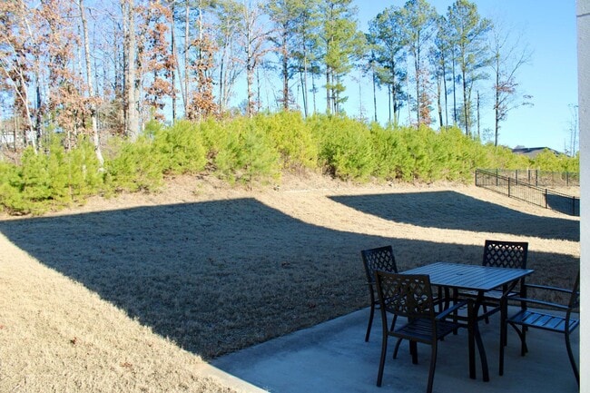 Building Photo - 425 Live Oak Dr