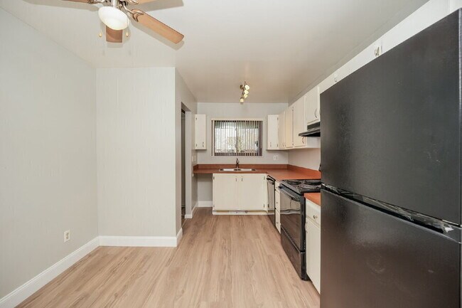 Building Photo - 9471 Madison Ln