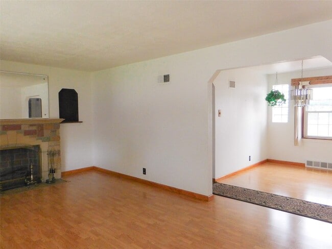 Building Photo - 2031 Ranchdale Dr